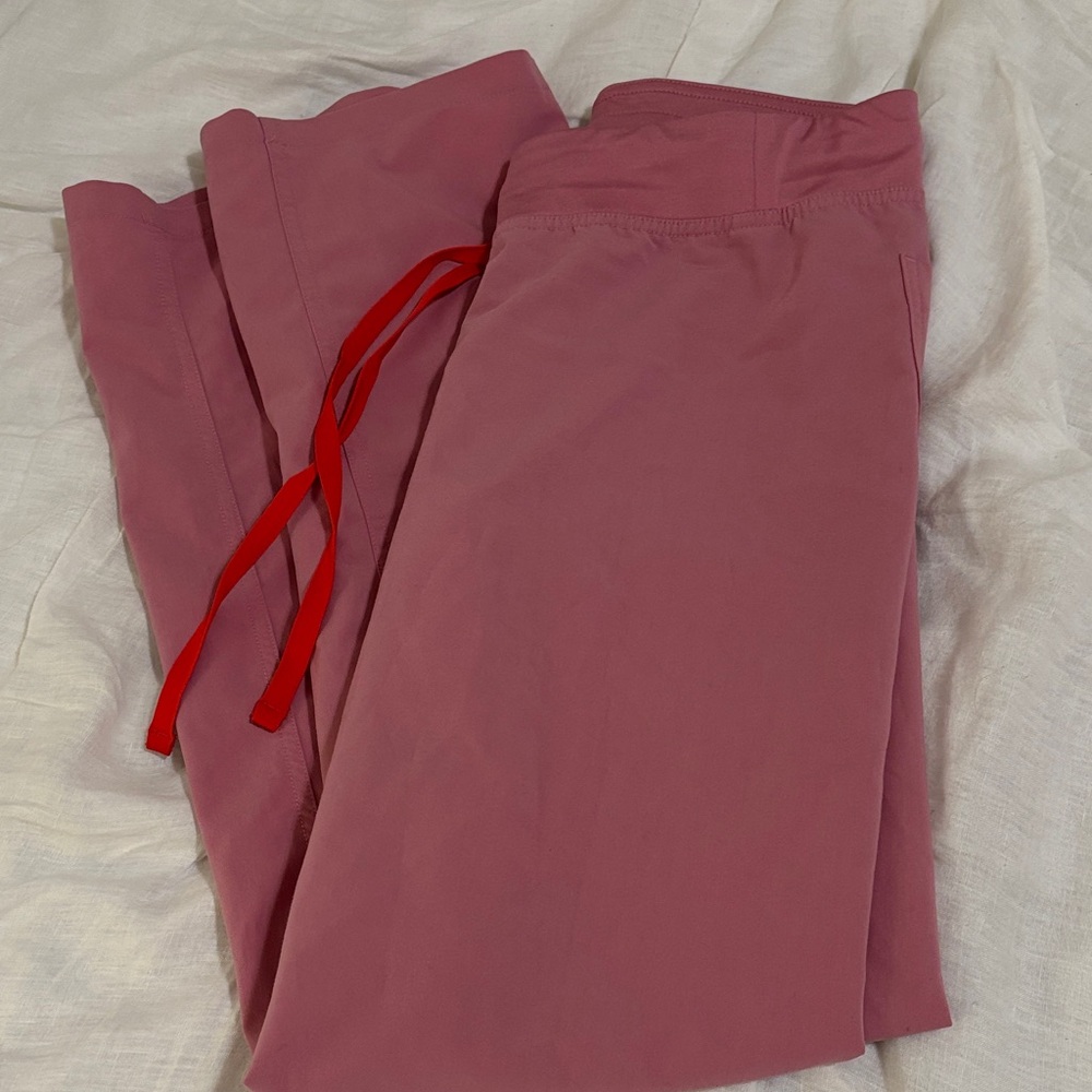 Figs Pink scrub Pants chalk pink